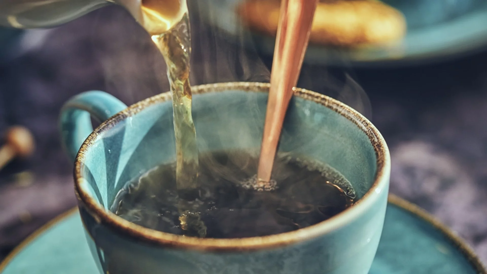Как да приготвяме правилно чай? Температурата на водата и видът на чая имат значение