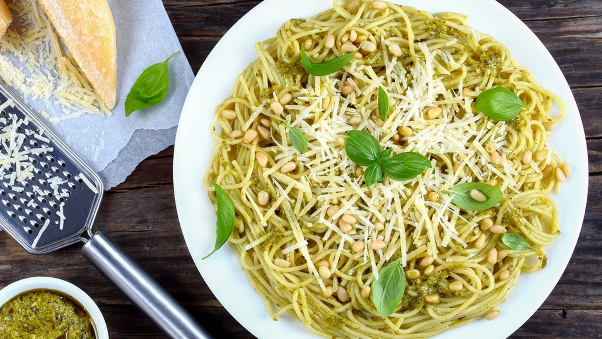 Оригинални спагети с тиквички и сирене