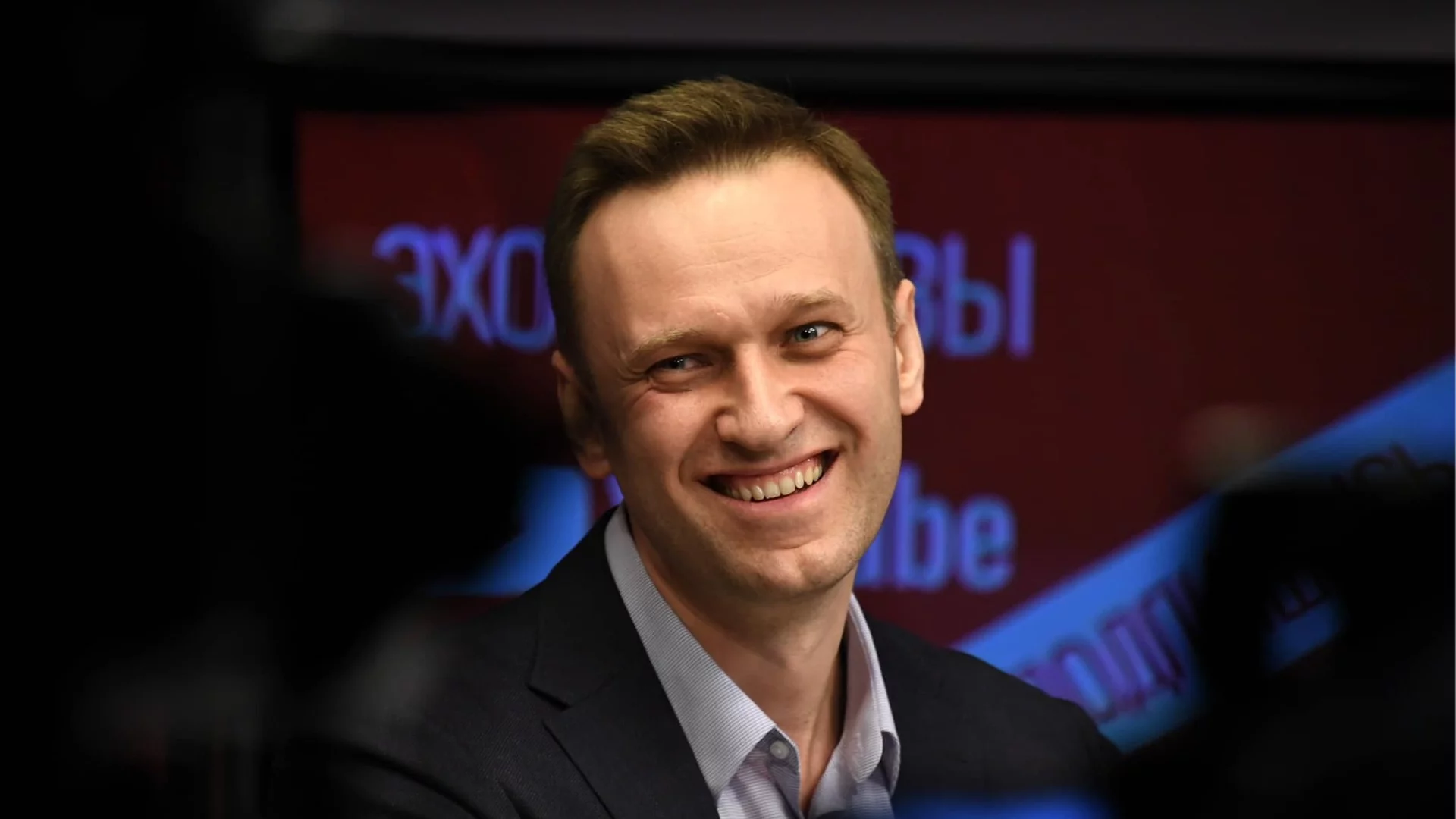 Навръх рождения му ден: Привърженици на Навални поднесоха цветя на гроба му (ВИДЕО)