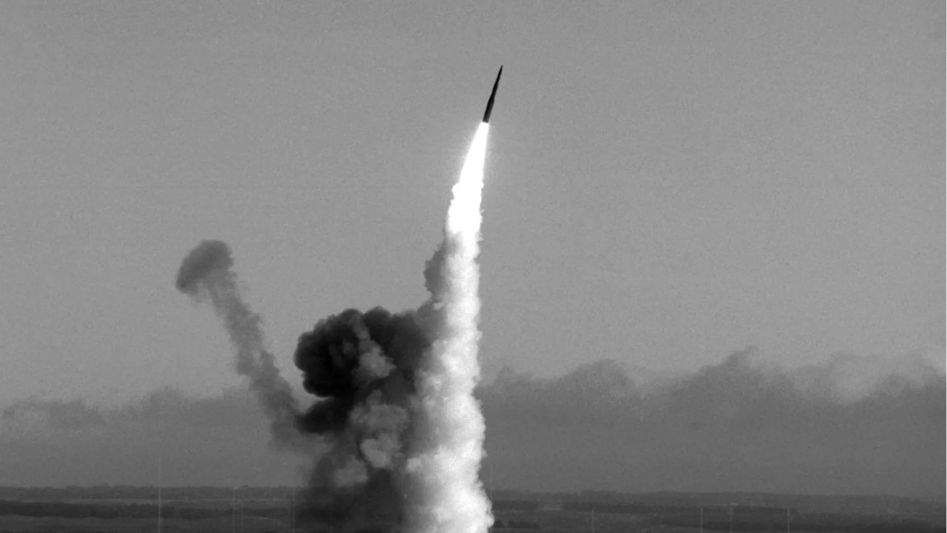Успешно изпитание: САЩ изстреля нова балистична ракета (ВИДЕО)