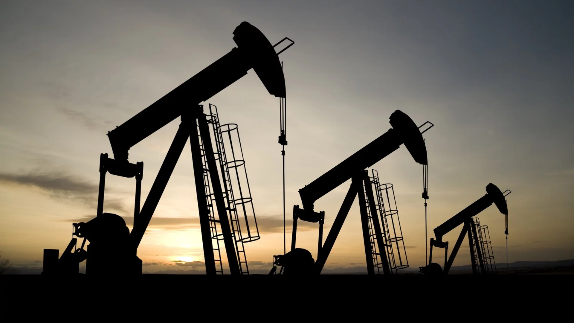 Цените на петрола са близо до 4-месечно дъно 