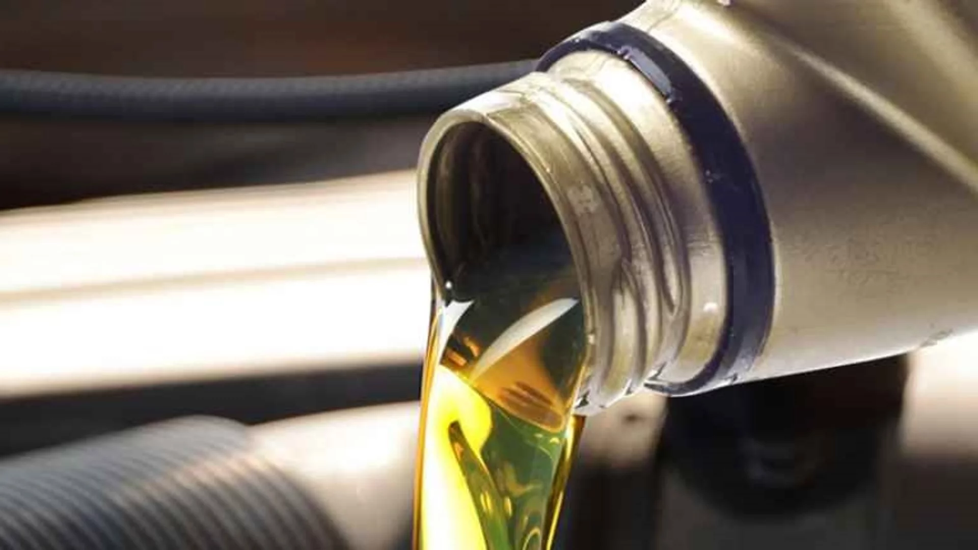 Механик обясни кога разходът на масло не е повод за притесение