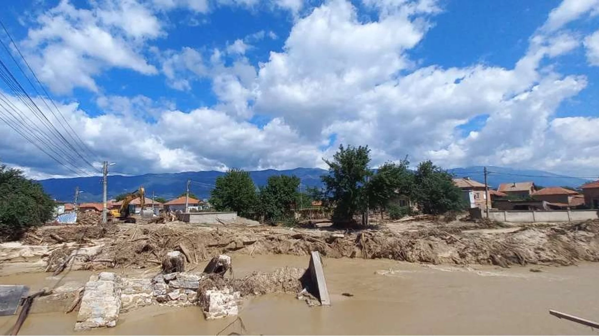 Служебното правителство дава пари за щети от наводнения в Карловско, но достатъчно ли са?