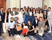 "Еразъм" проекти, младежки политики, стажове: Кандидати за европарламента спориха пред младите хора (СНИМКИ)
