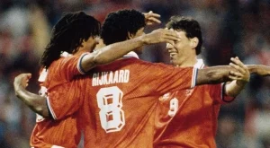 Митичното попадение на Марко ван Бастен, което шокира света и сложи край на един режим (ВИДЕО)