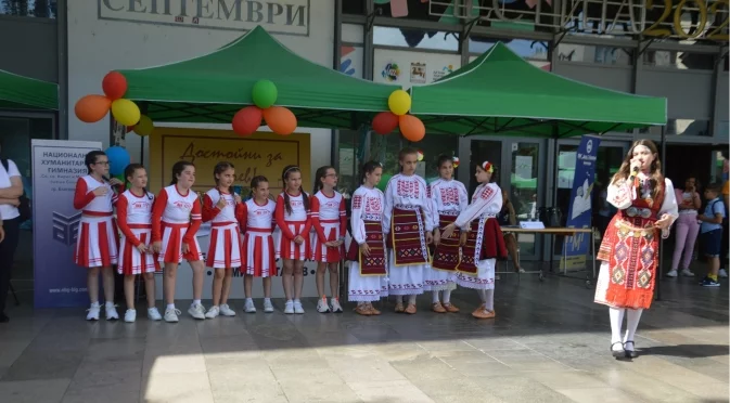 „Панорама на училищата“ привлече десетки ученици и родители в Благоевград