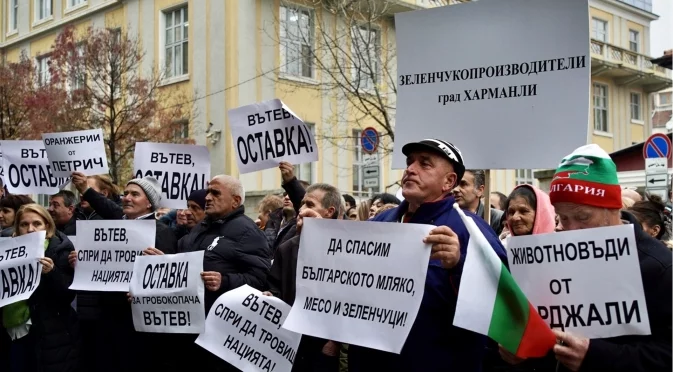 Животновъди блокират Подбалканския път