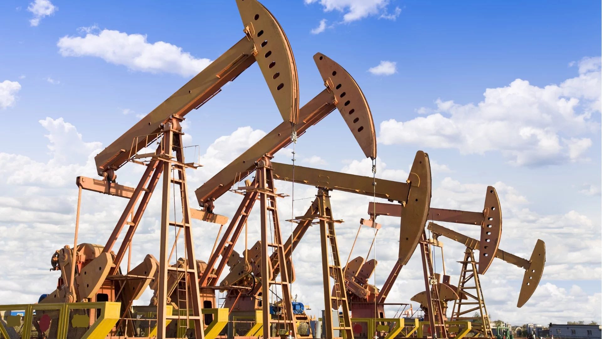 Цените на петрола силно повлияни от уверенията на ОПЕК+ за добива 