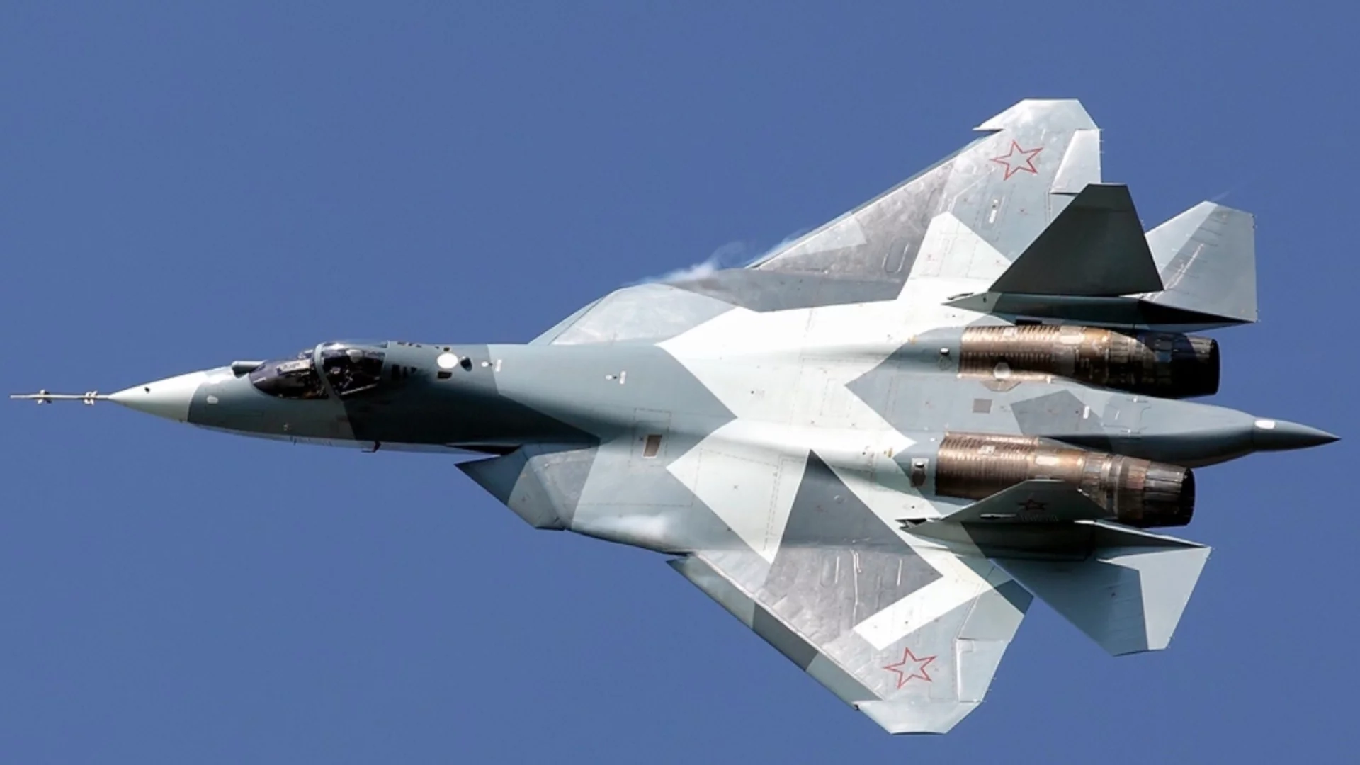 За пръв път: Украйна удари най-модерния руски изтребител Су-57 (САТЕЛИТНИ СНИМКИ)