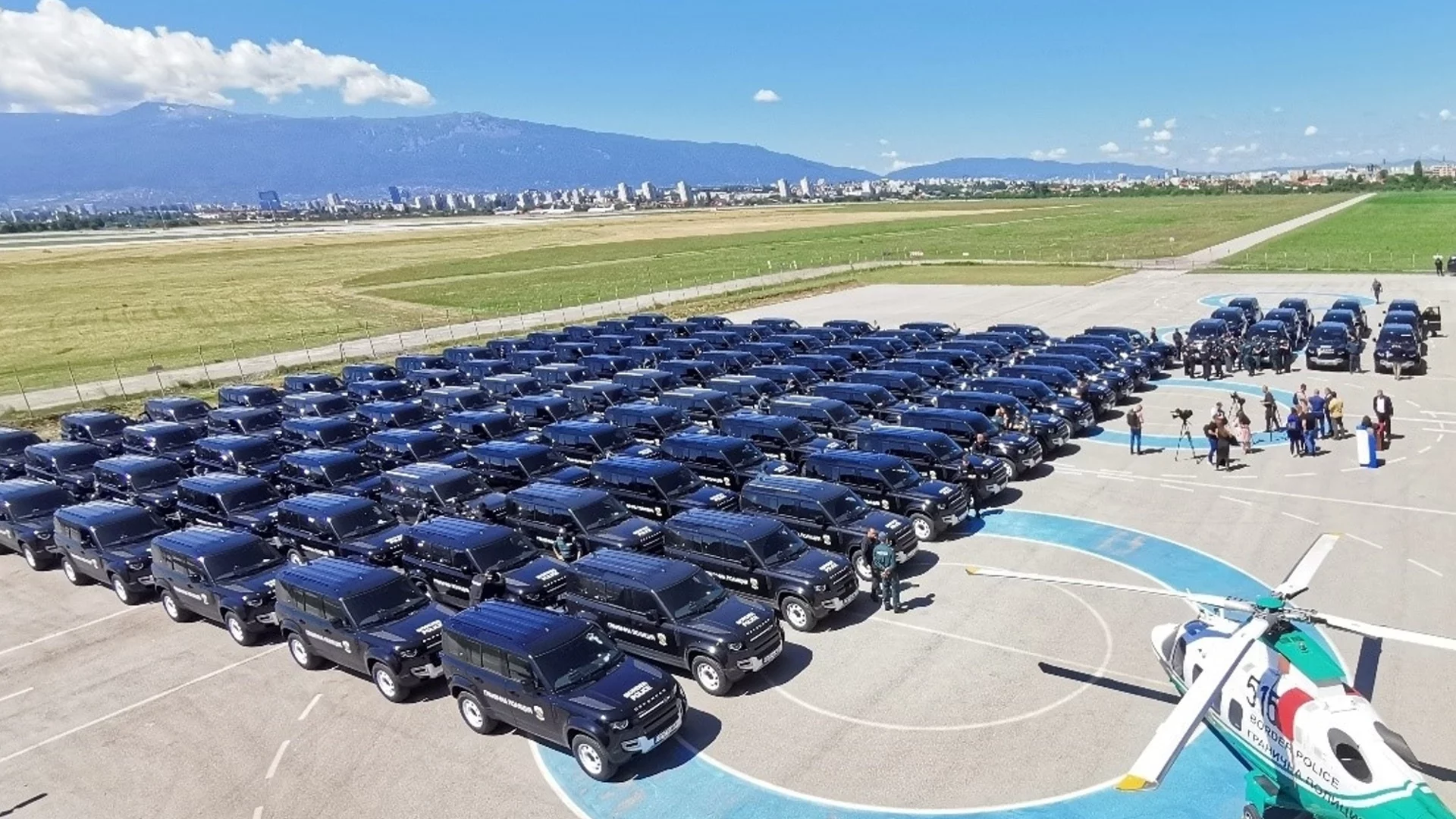 МОТО-ПФОЕ изпълни доставката на 160 автомобила DEFENDER за Гранична полиция