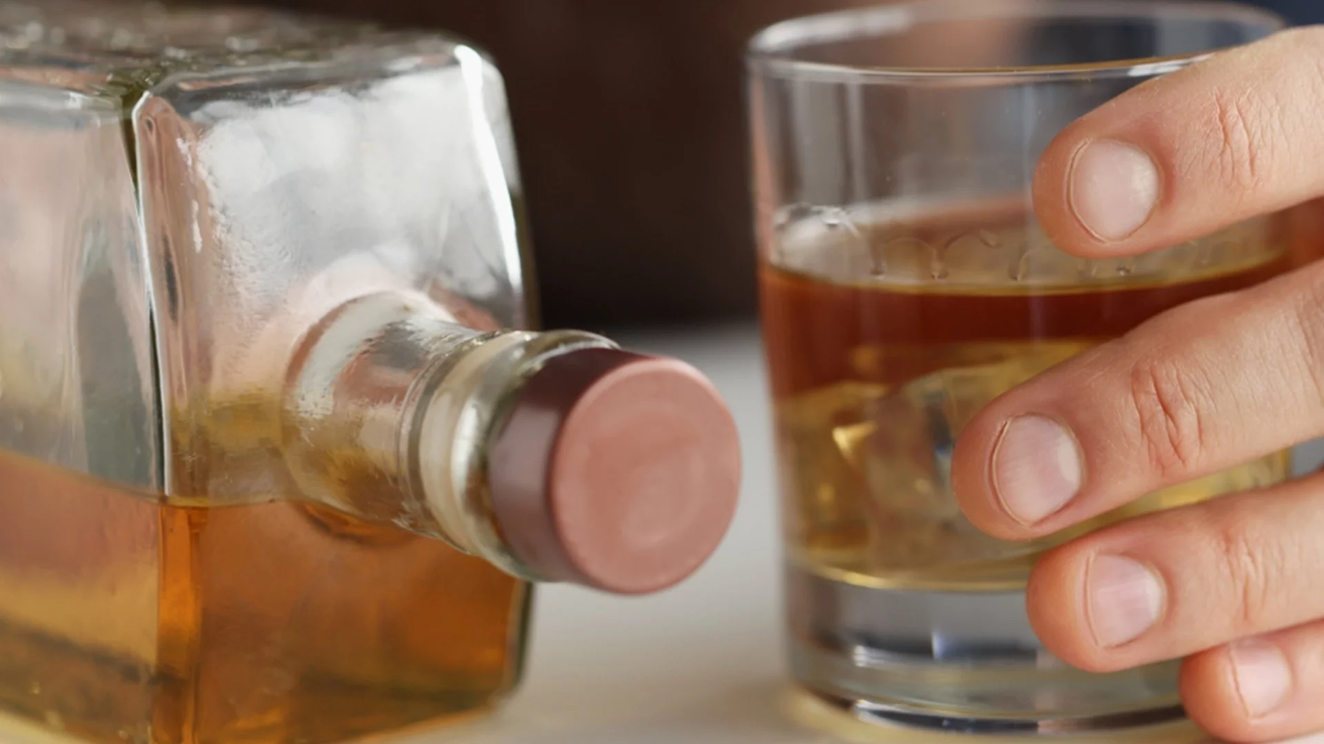 Води ли пиенето на алкохол до загуба на слуха?