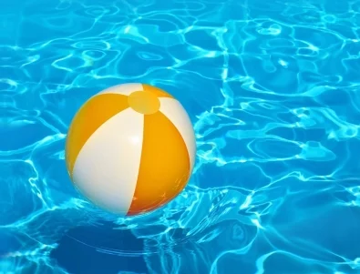 6-годишно дете едва не се удави в басейн на хотел в Бургаско