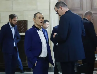 Извън парламента, но със субсидия: Засега и Радостин Василев, и Васил Божков