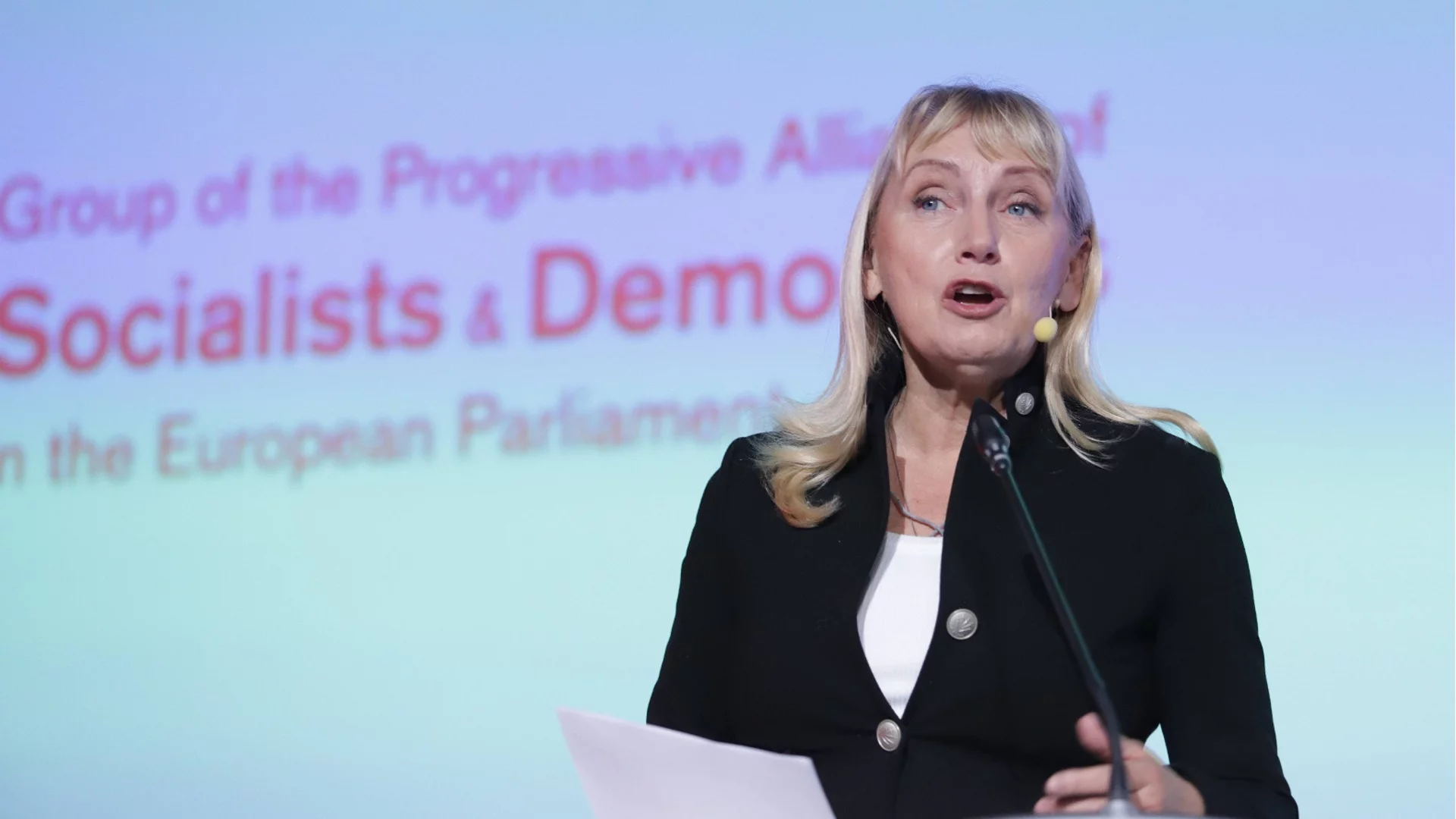 Елена Йончева става евродепутат от пета позиция в листата на ДПС?