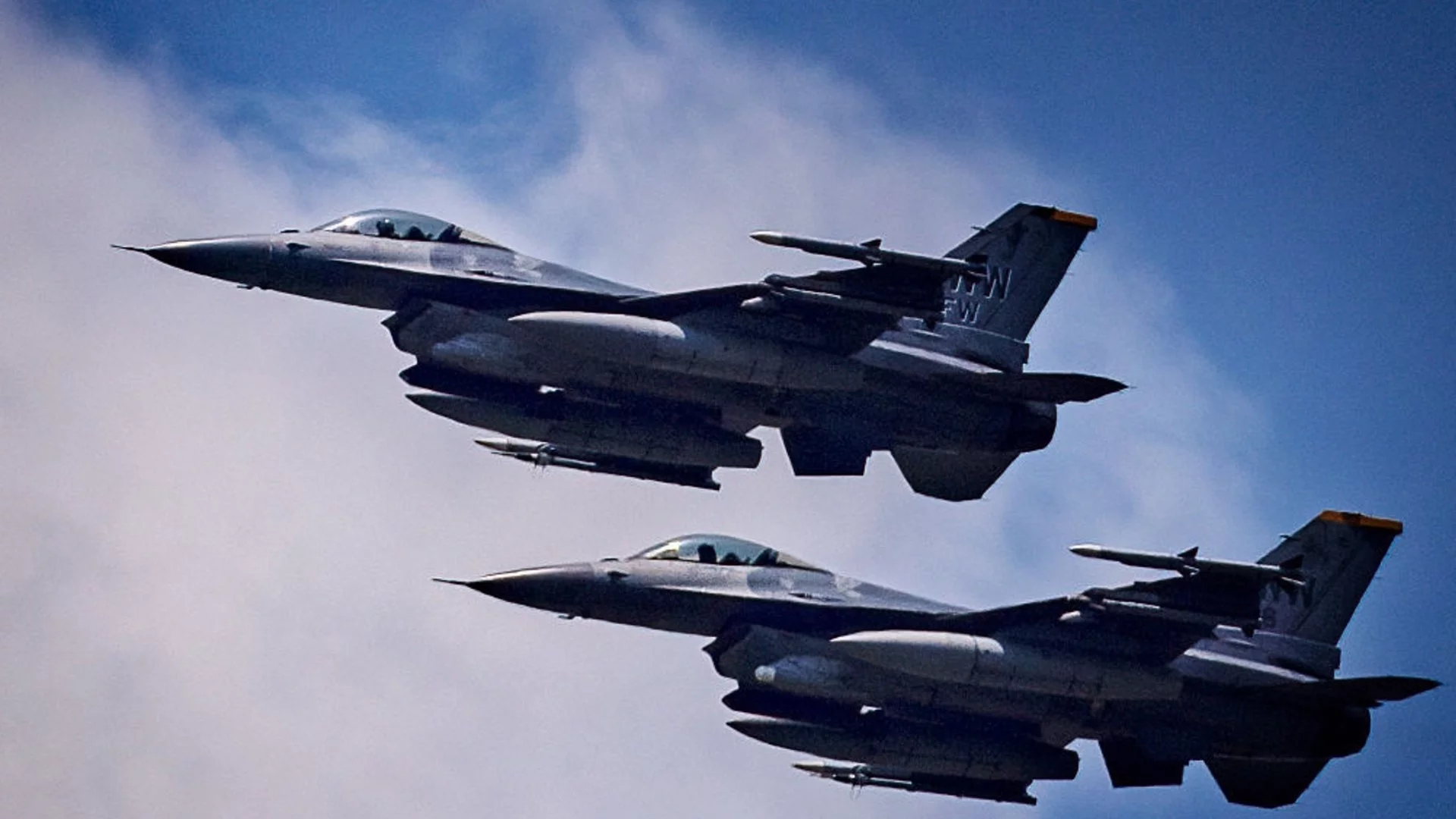 Оръжие за Украйна: Важна новина за F-16 от НАТО, обещания от САЩ, Полша не дава Patriot