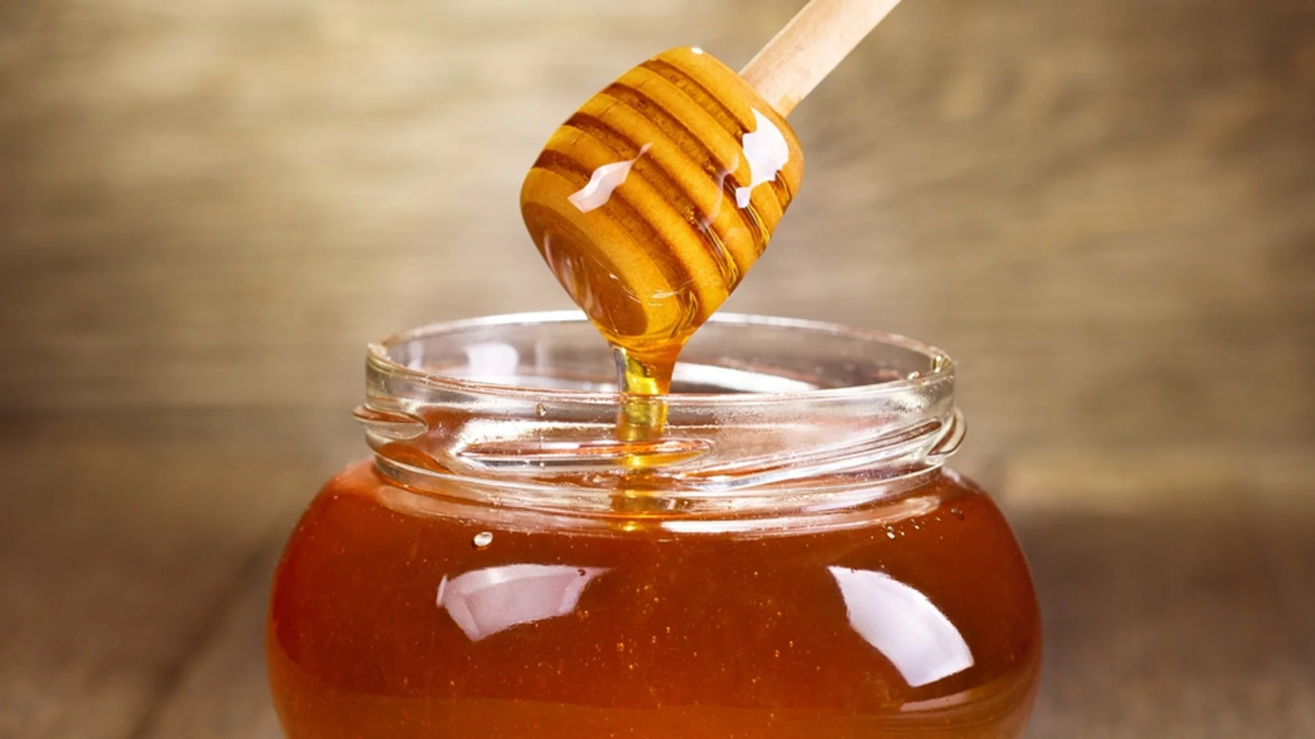 Защо трябва да приемаме лъжица мед преди лягане?