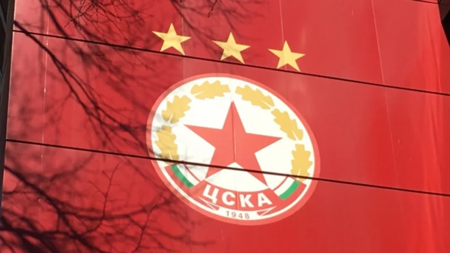 Проблеми в ЦСКА: Ненужният Брадли Де Нойер влезе в спор с ръководството по добре позната тема