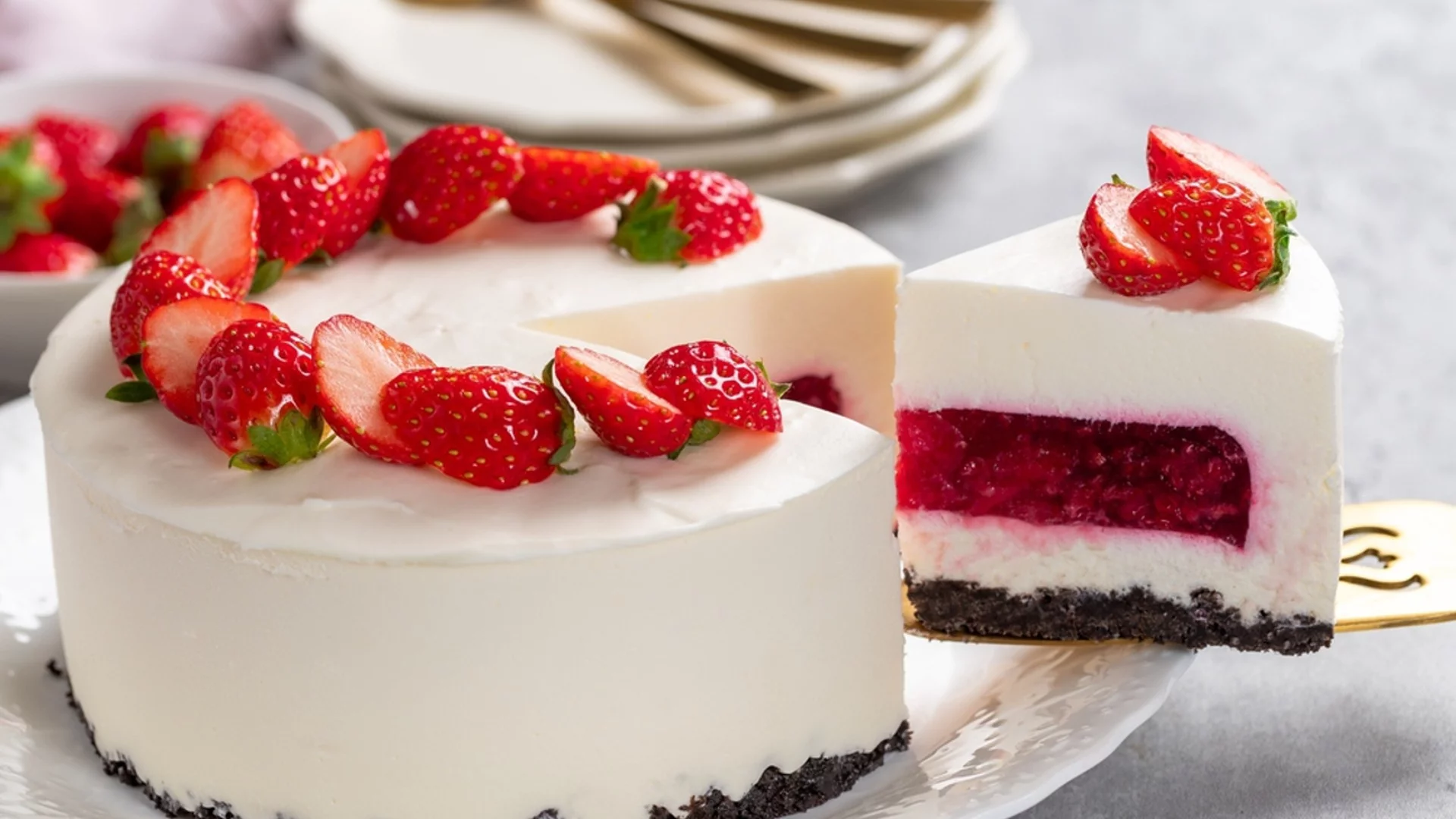 Как да запазим свежи плодовете върху торта?