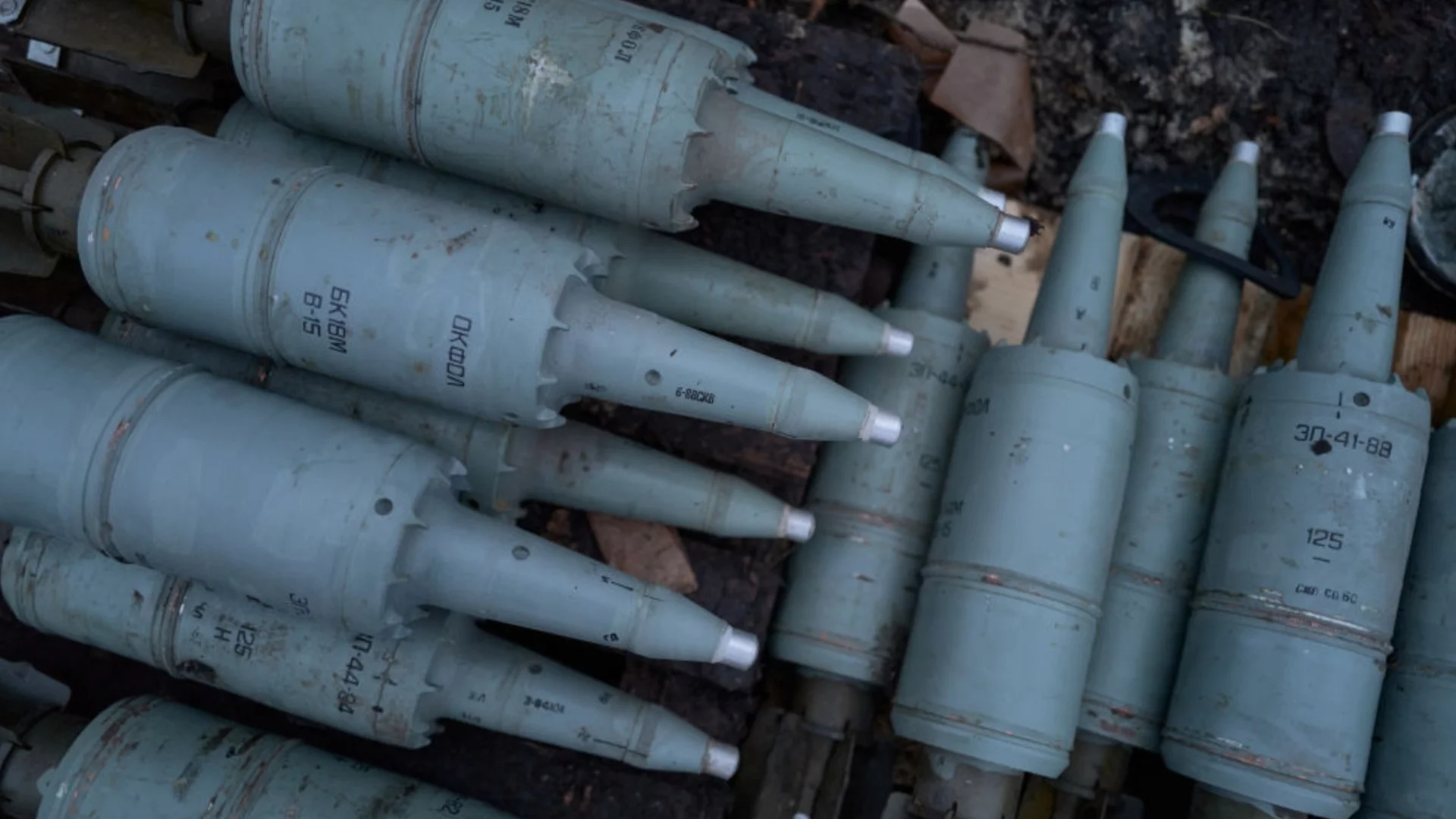 Украинска кръв: 4,8 млн. снаряда от Ким Чен Ун за Владимир Путин