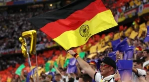 Разтърсваща емоция и много шоу на церемонията по откриването даде старт на Европейското първенство (ВИДЕО)