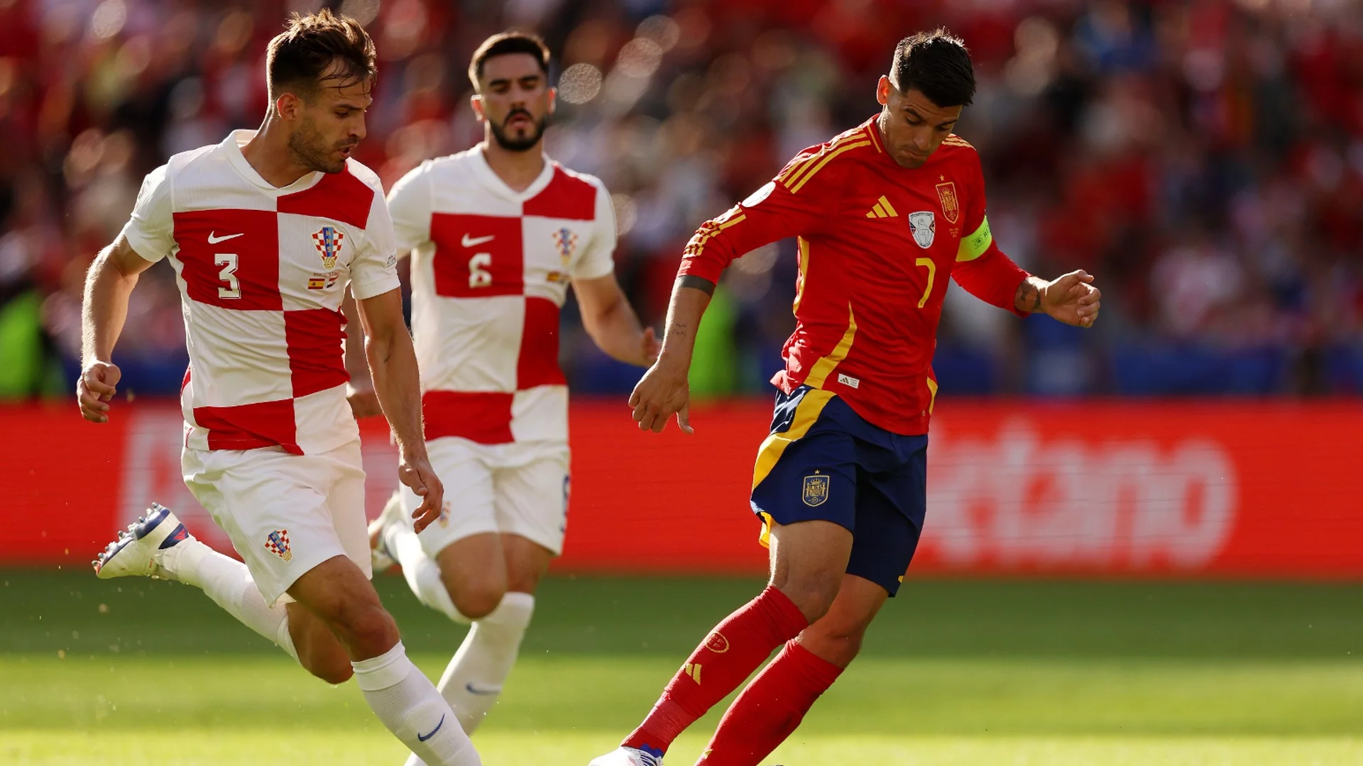 Трябваше ли да бъде отменен голът на Хърватия срещу Испания? (ВИДЕО И СНИМКИ)
