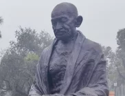 Има ли връзка между Махатма Ганди и Индира Ганди?