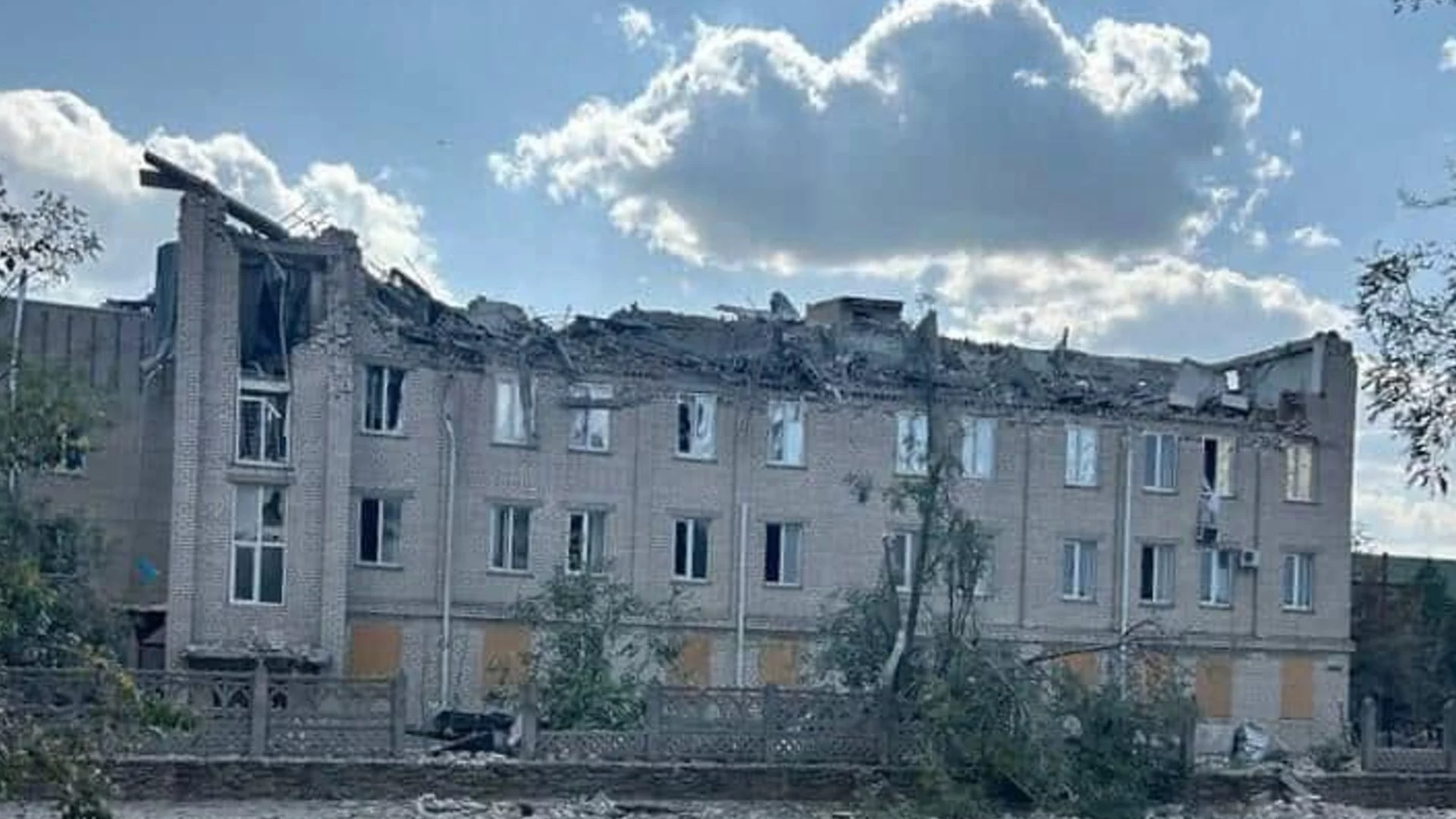 Руски удар порази цивилни обекти в Полтава - има ранени, включително деца (ВИДЕО)