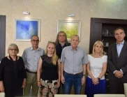 Кметът на Бургас и училищните синдикати подписаха колективния трудов договор