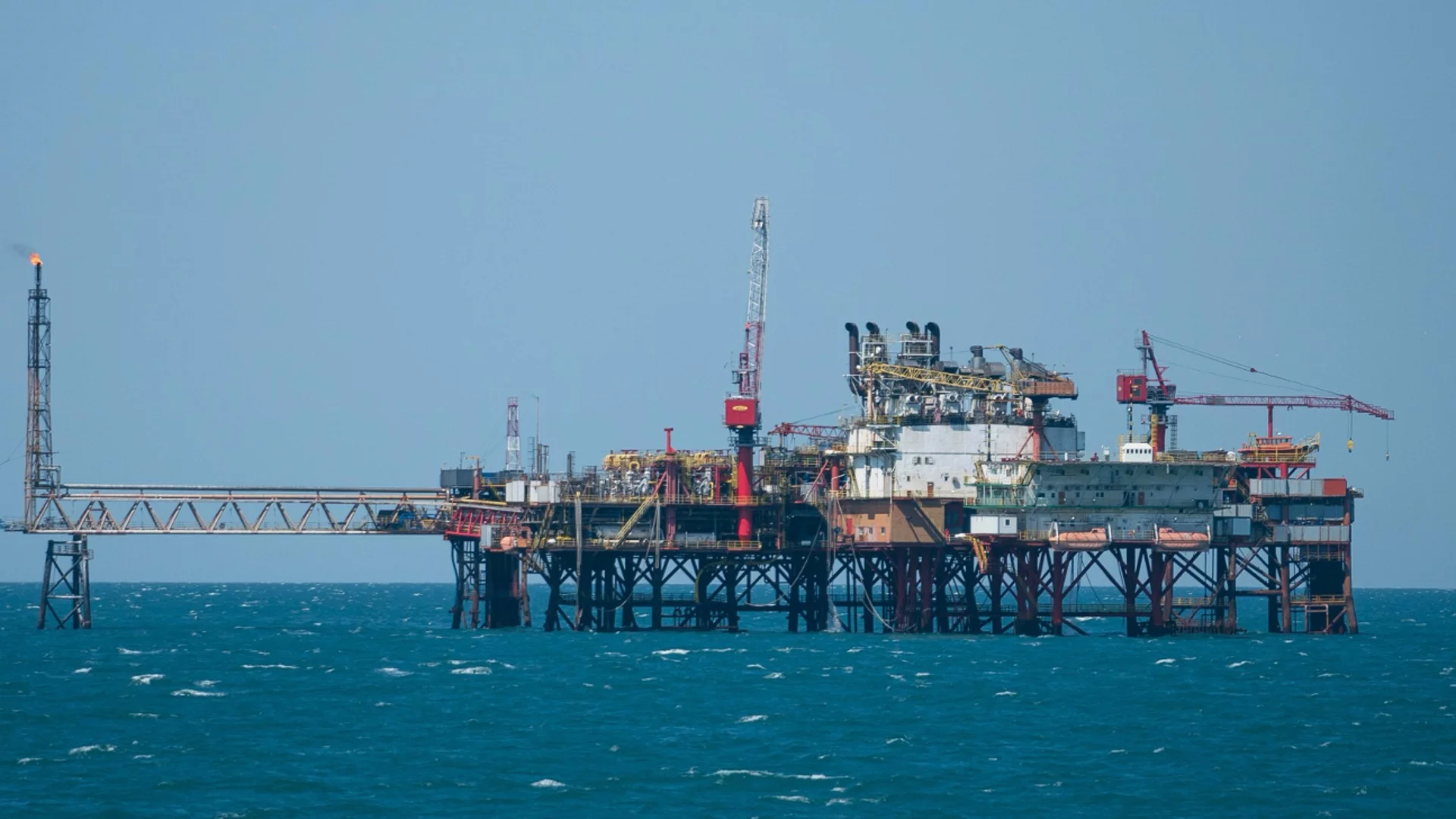Стартира конкурсът за кандидатите да търсят нефт и газ в Черно море