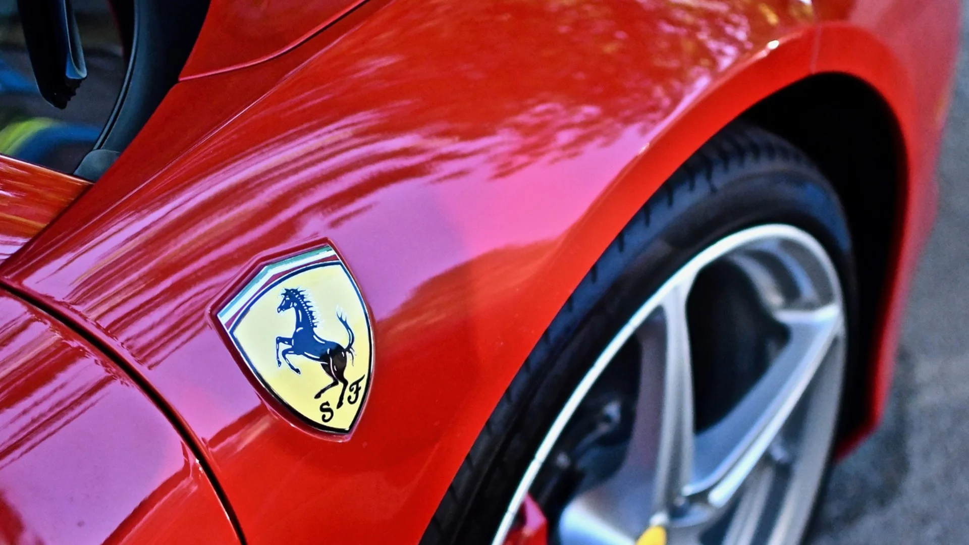 Ето колко ще струва първото електрическо Ferrari