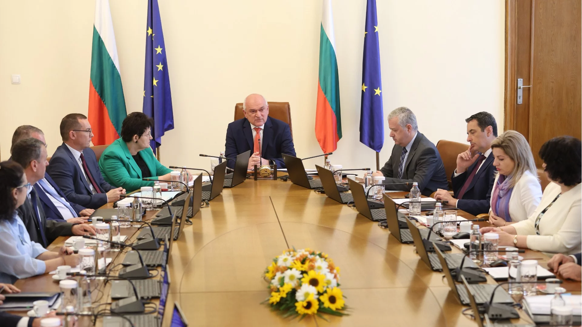 Кабинетът Главчев смени цялото ръководство на ключова държавна комисия