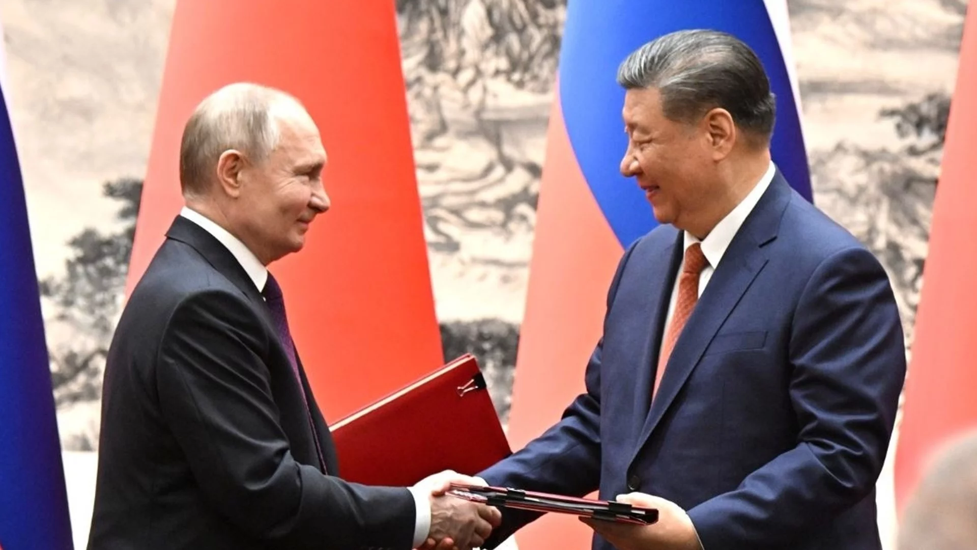Косвено през Запада: Разкриха как Китай подпомага военната машина на Путин