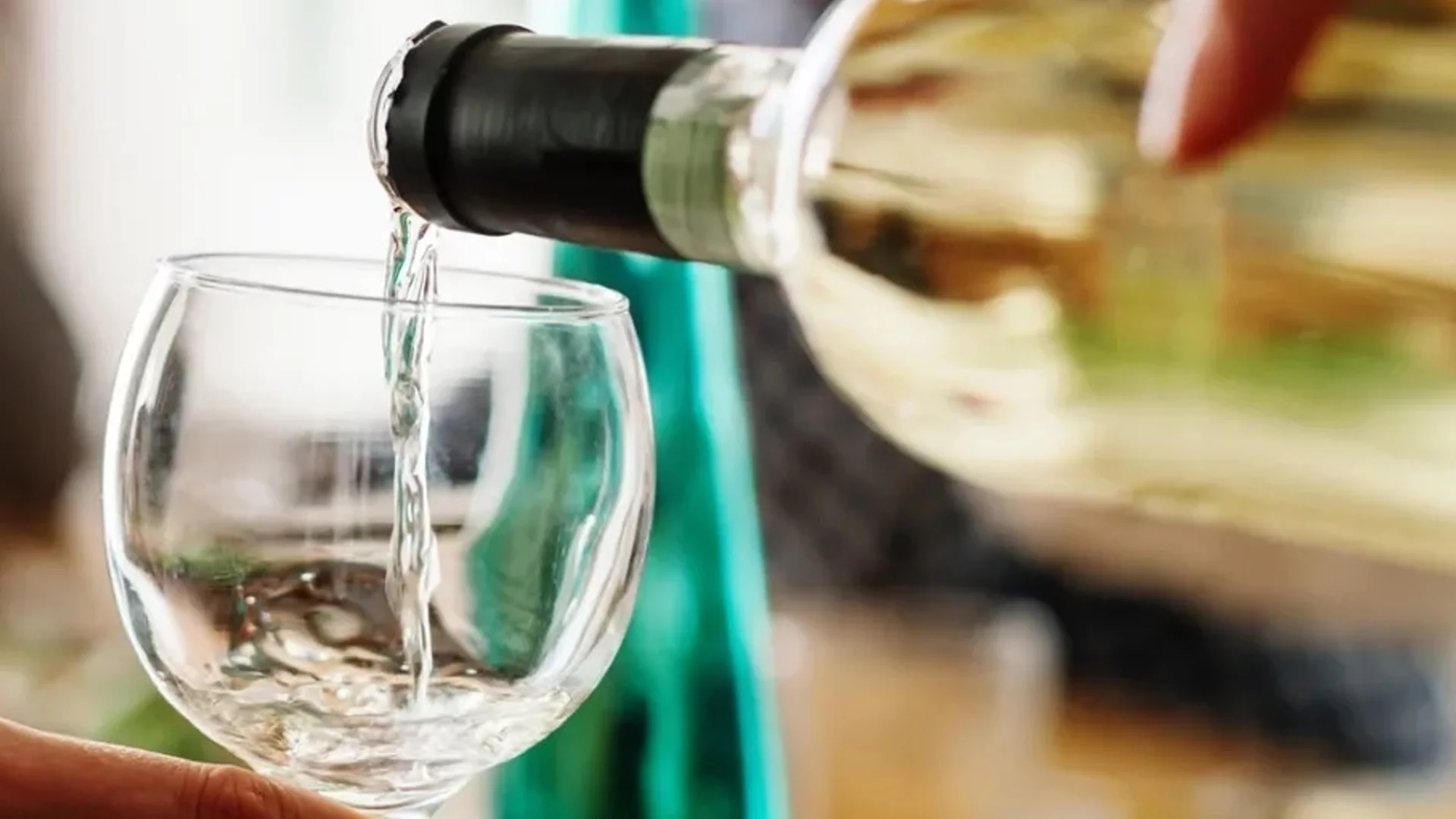 Как да запазим цвета на бялото вино?