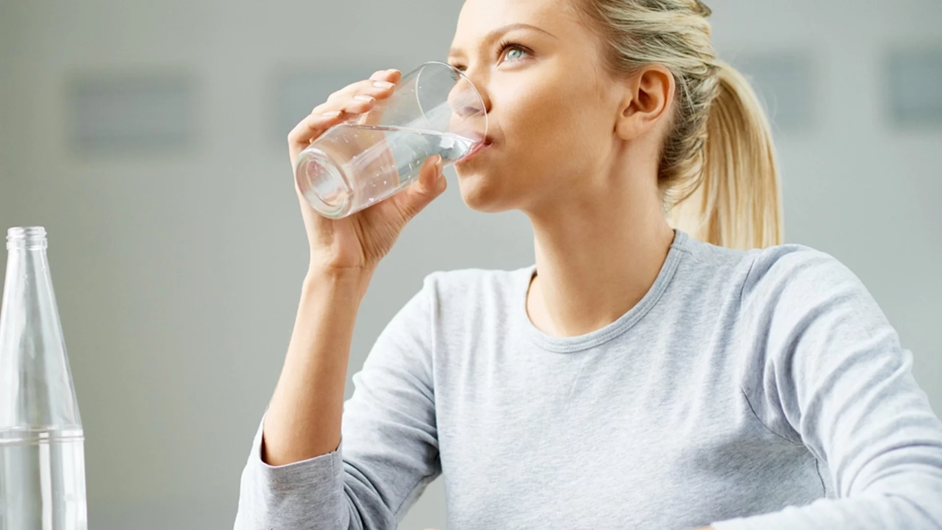 Кардилог: Правилното пиене на вода предпазва от кръвни съсиреци