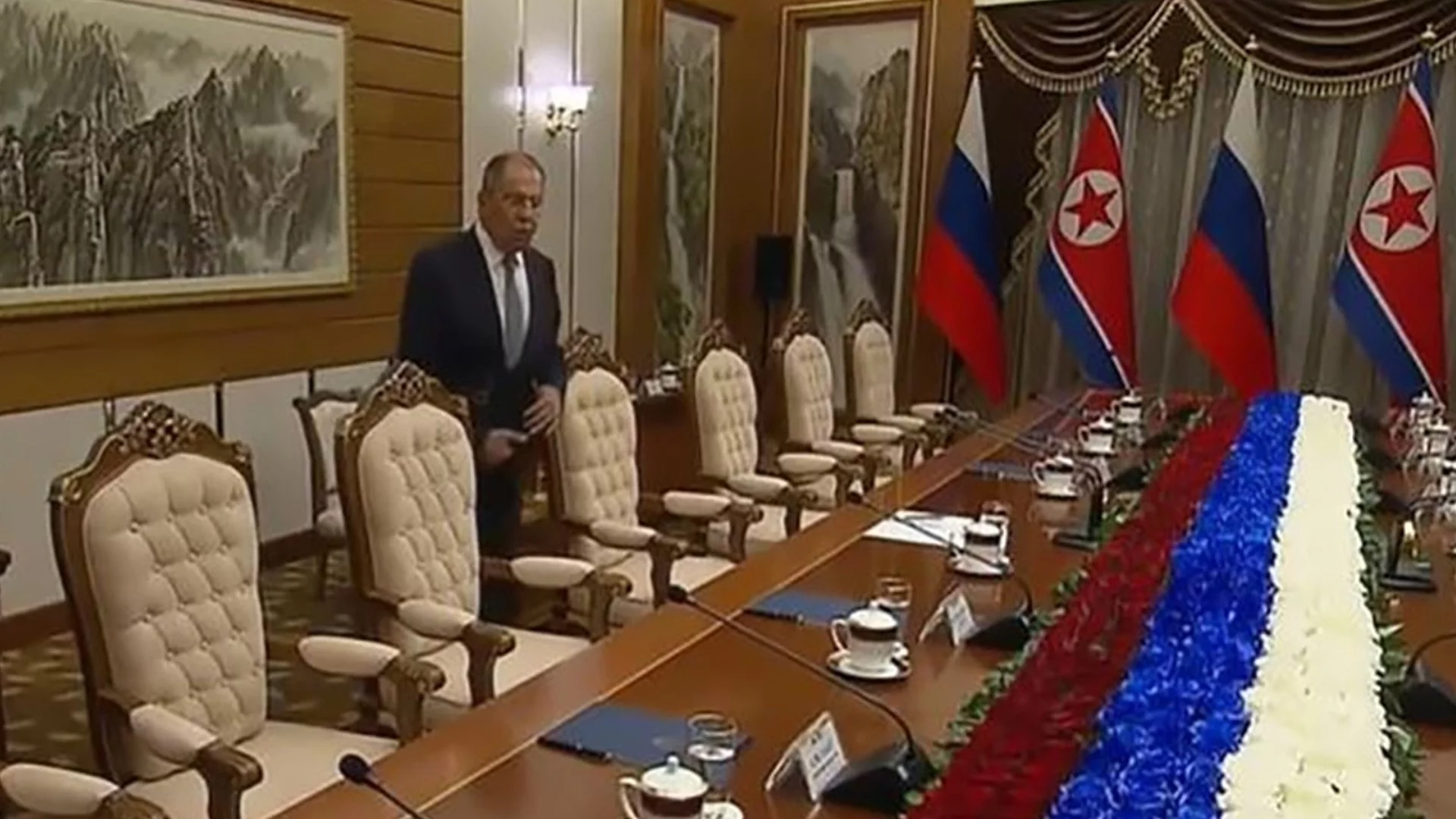 Изгониха Лавров и останалата делегация на Путин: Влезли в залата преди Ким Чен Ун (ВИДЕО)