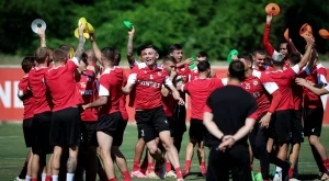 {{ otherArticle[0].article.title }}