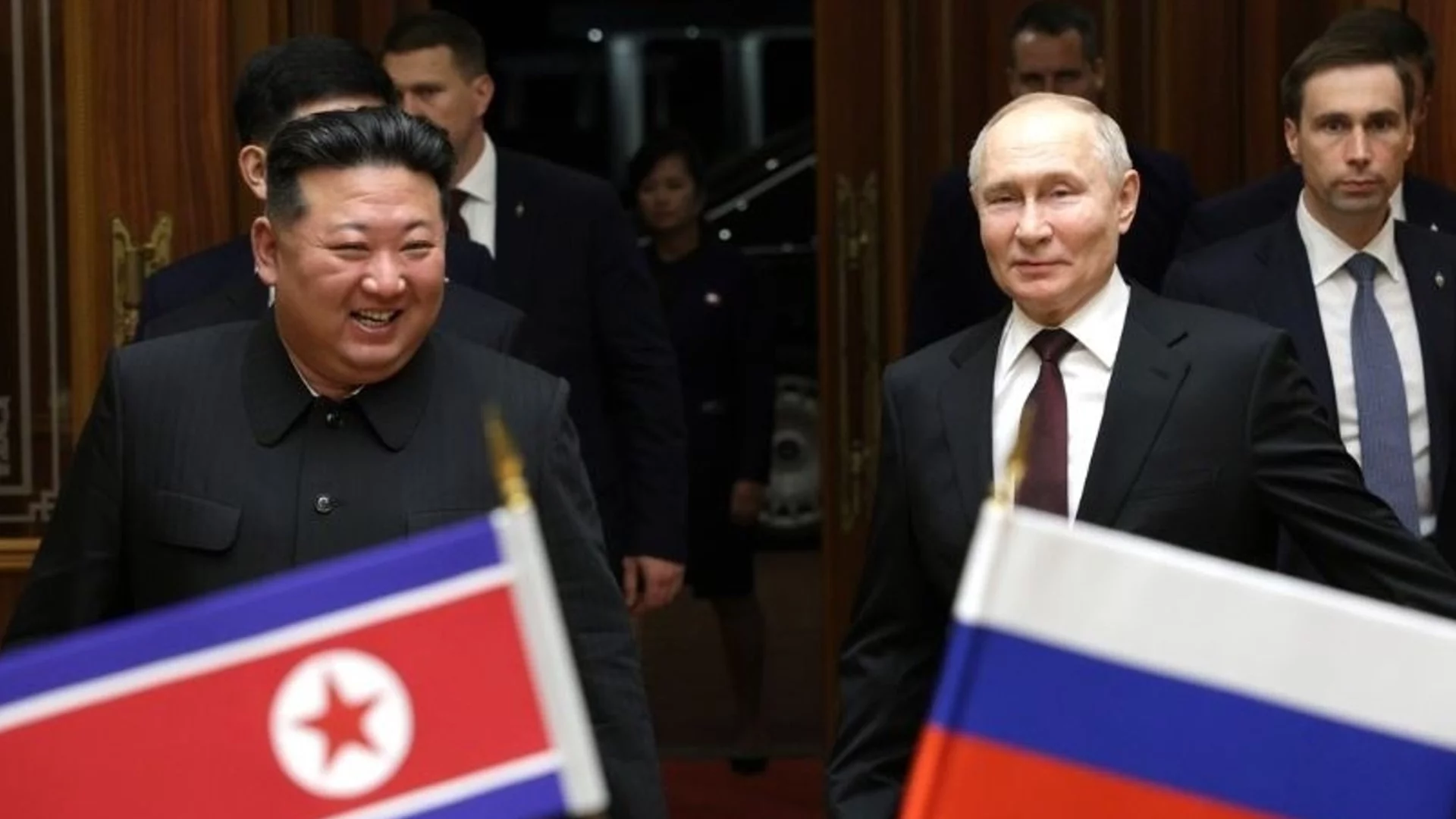 Путин и Ким Чен Ун си обещаха да си помагат взаимно "в случай на агресия" (СНИМКИ)