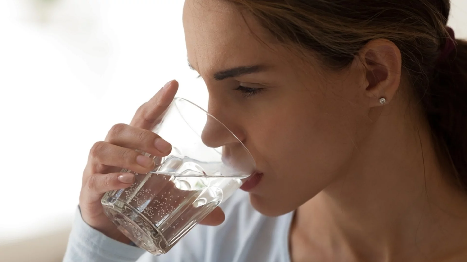 По колко вода трябва да пием на ден през летните месеци