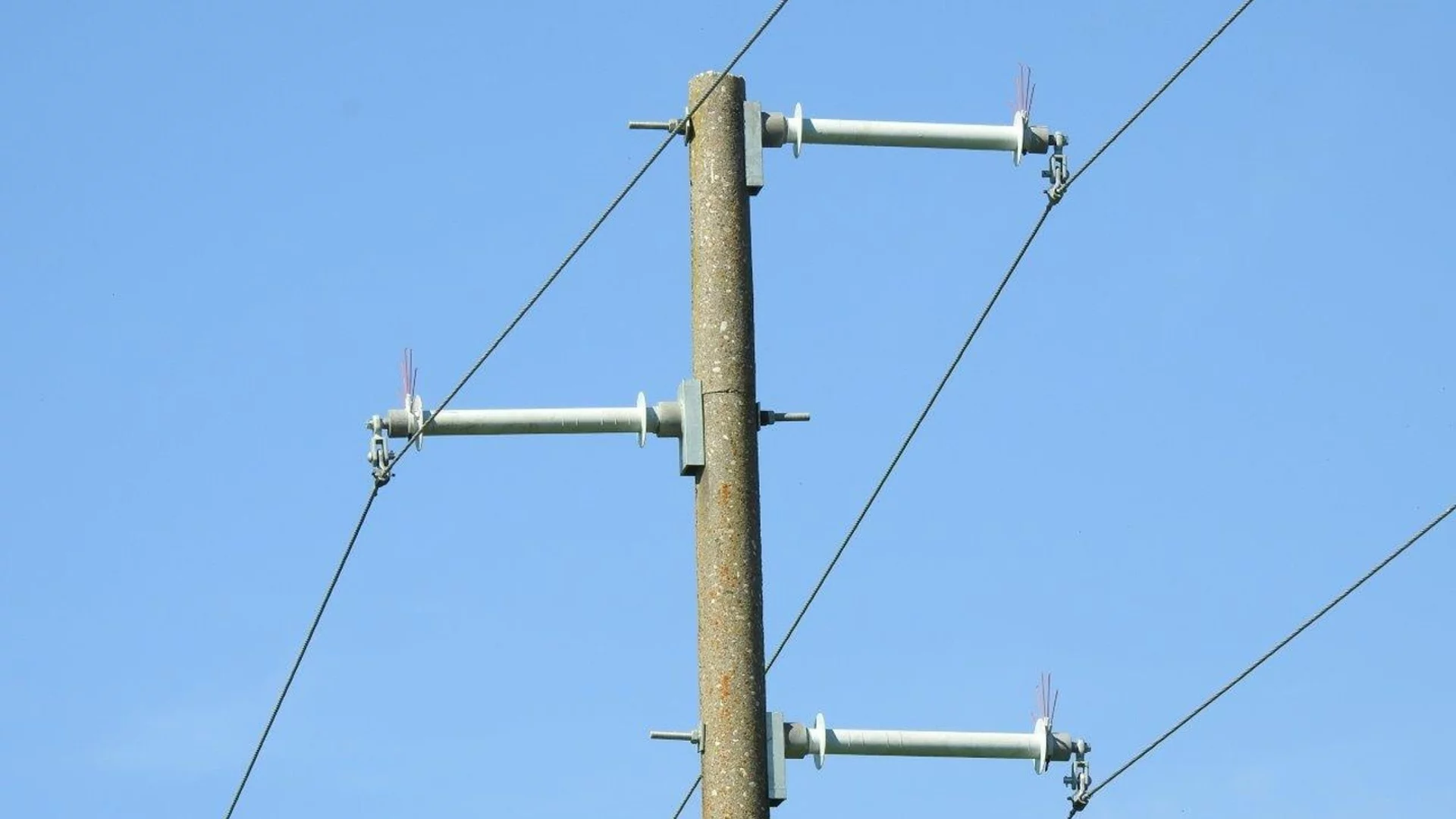 Скъсани кабели при изкопни работи прекъснаха електрозахранването на части от кварталите Левски и Враждебна
