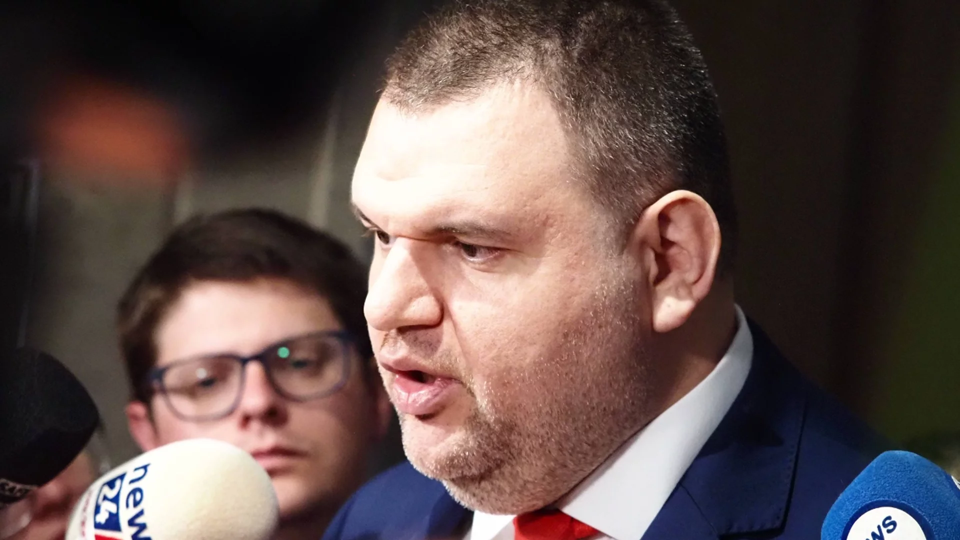 Пеевски призова партиите да не подаряват държавата на Путин (ВИДЕО)