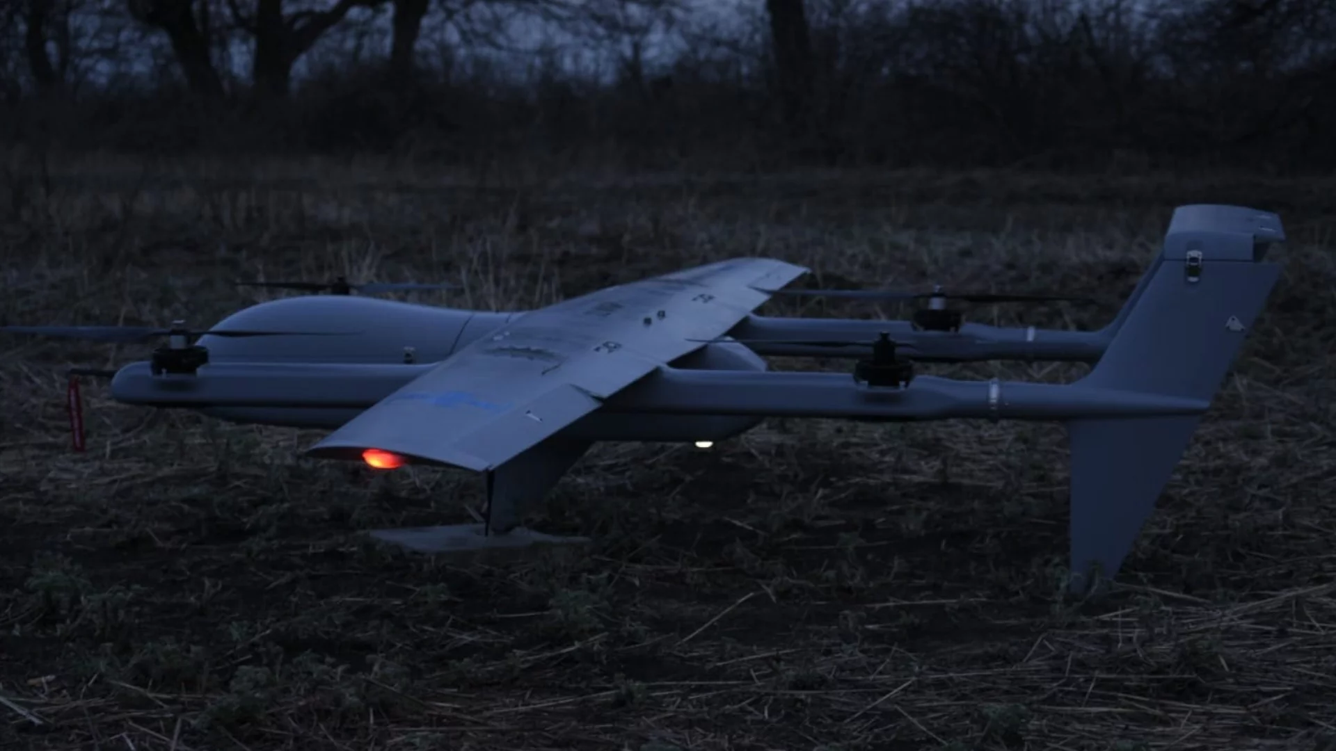 Горят като клечки: Украински дронове съсипват руски петролни мощности и военно летище (ВИДЕО)