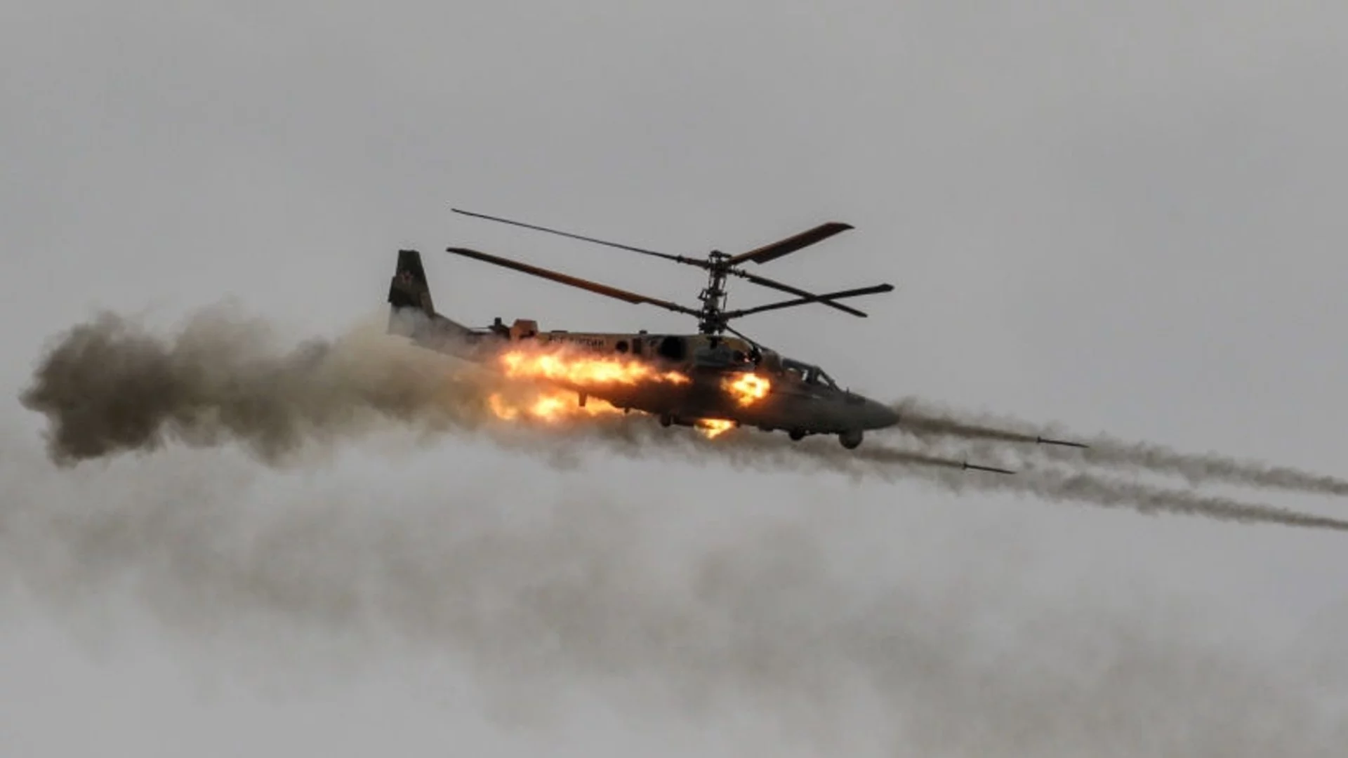 ВСУ удариха 4 петролни завода и радар, руснаците свалиха свой хеликоптер (ВИДЕО)