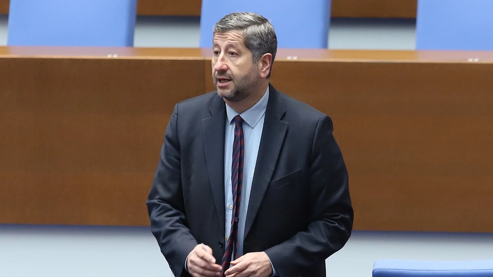 След бурни дебати и откровения: Депутатите приеха оставката на Христо Иванов