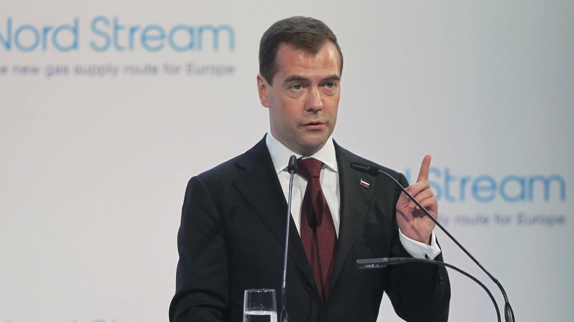 Медведев с оферта към САЩ: Нов договор СТАРТ, ако спрете оръжията на Украйна