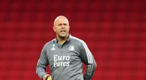 Арне Слот претърпя първи трансферен провал начело на Ливърпул, конкурент от Висшата лига ще се възползва