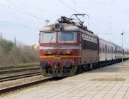 Товарен влак удари джип на жп прелез във Великотърновско
