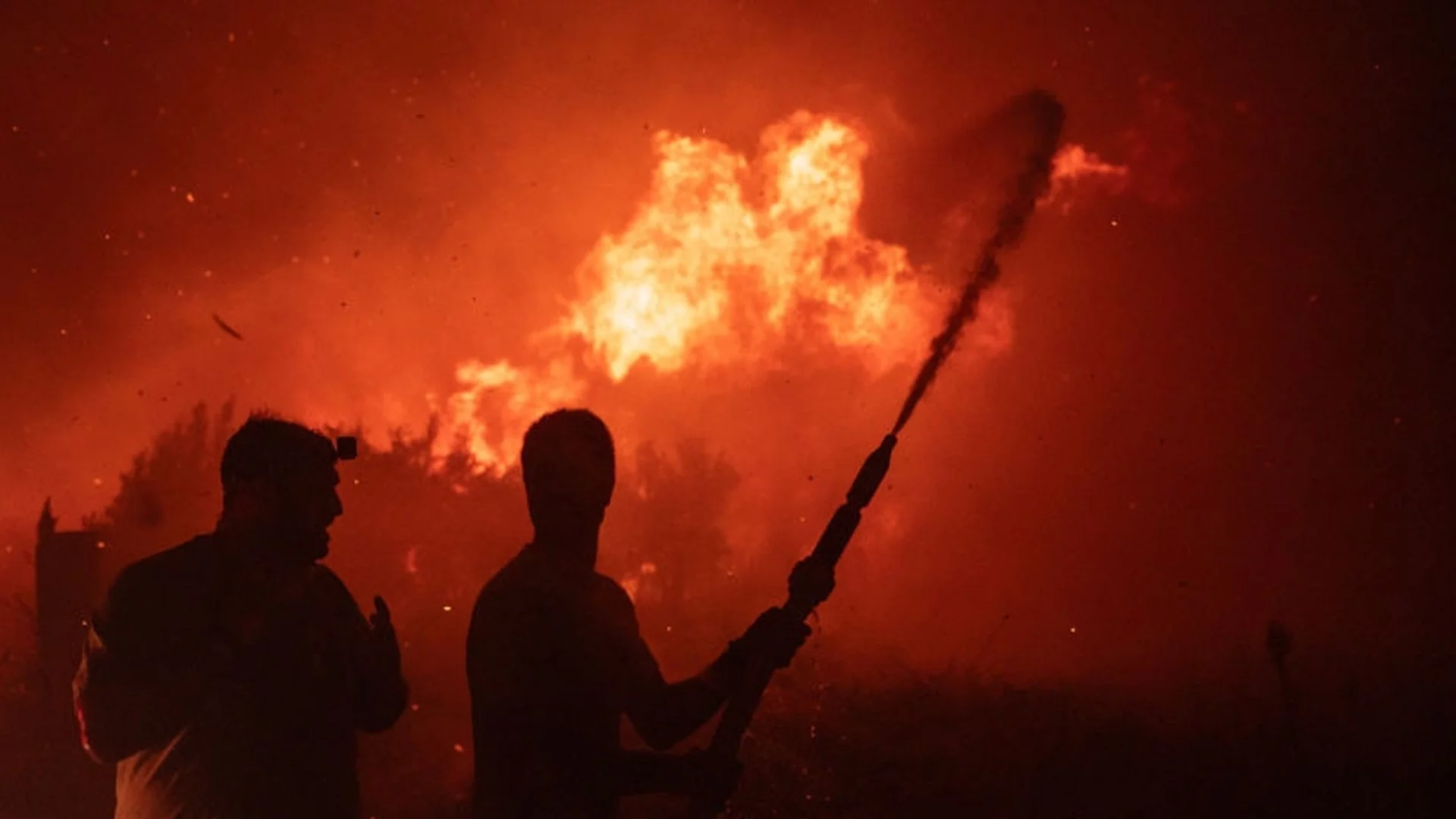 Заради пожар край Хасково е ограничен трафикът 