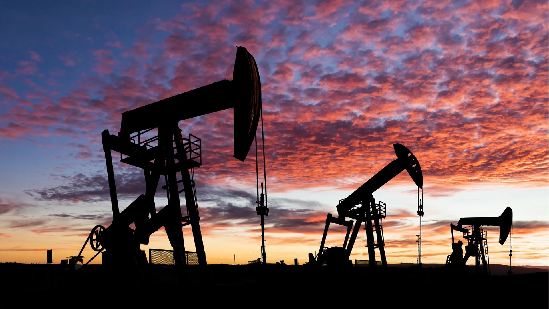 Цените на петрола с нов обрат под натиска на силния долар 