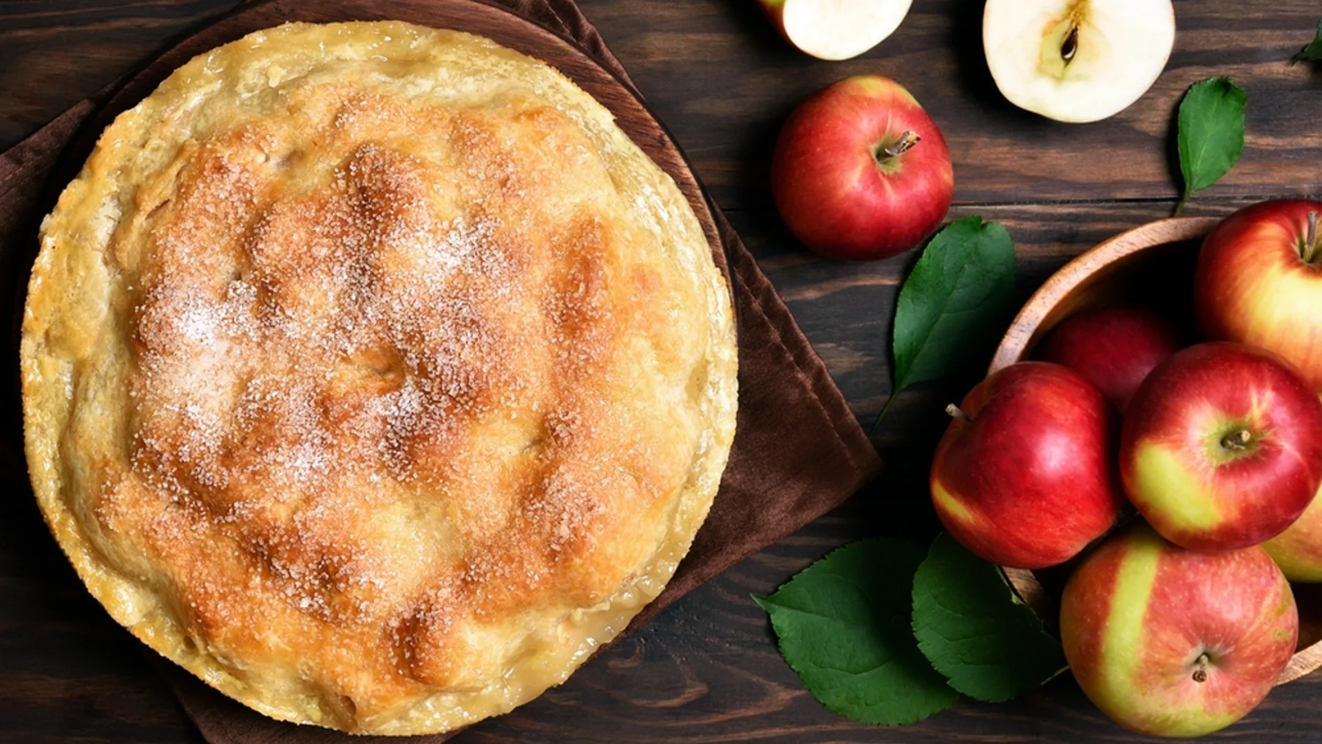 Супер десерт: Ябълков пай с орехи и карамел