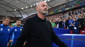 "Защо изобщо е тук?": Скочиха на рефер на Европейското по футбол, прочул се със скандал